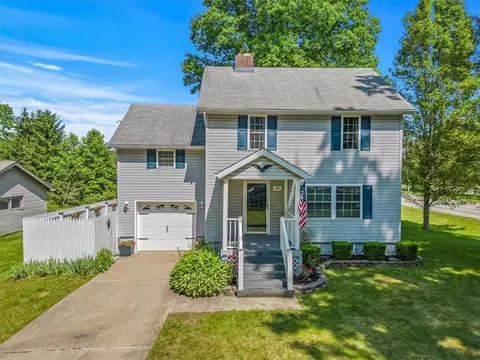 310 Vogan Dr, Mercer, PA 16137
