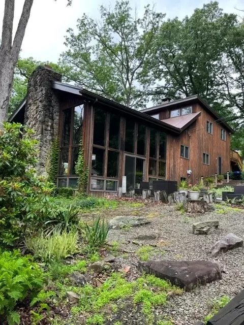 615 Nelson Rd, Farmington, PA 15437