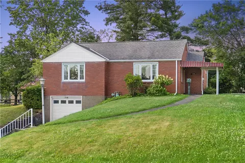 716 Lochinvar Dr, Pittsburgh, PA 15237