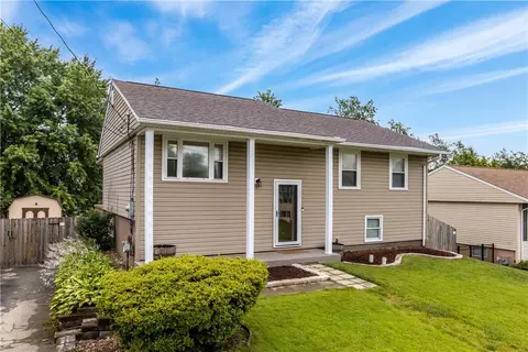 9848 Deerfield Dr, North Huntingdon, PA 15642