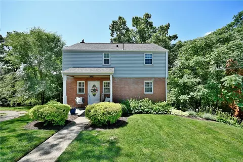 6 Solar Dr, Ambridge, PA 15003