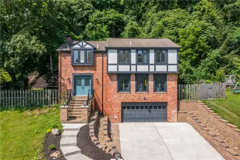 2470 Corteland Dr, Pittsburgh, PA 15241