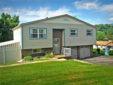 503 Regency Dr, Pittsburgh, PA 15239