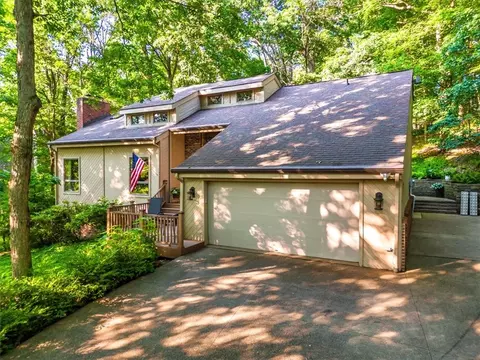 2626 Woodmont Ln, Wexford, PA 15090