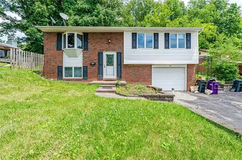 13 Pyrenees Dr, Pittsburgh, PA 15239