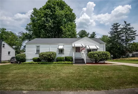 823 Crowder Ave, Sharon, PA 16146