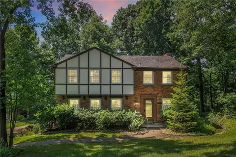 185 Woodshire Dr, Pittsburgh, PA 15215