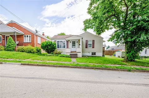 804 N 1st St, Jeannette, PA 15644