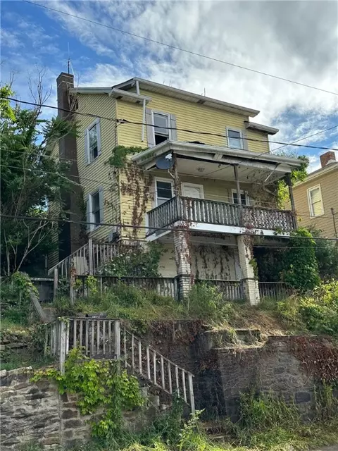 709 Cowan Ave, Jeannette, PA 15644