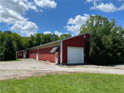 36 Airport Rd, Grove City, PA 16127