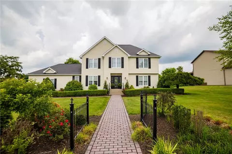 110 Mae Ln, Uniontown, PA 15401