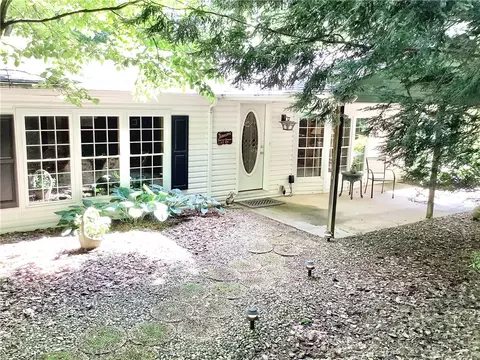 538 Paris Colliers Rd, Burgettstown, PA 15021