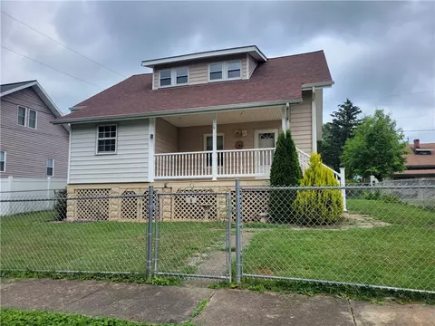 6 Crescent Ave, Bobtown, PA 15315