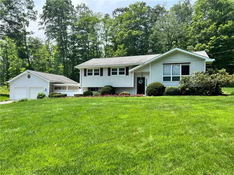 612 W Jamestown Rd, Greenville, PA 16125