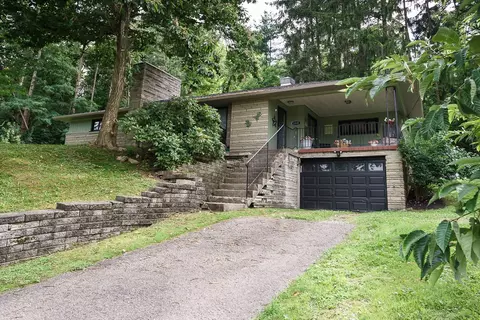 3841 Henderson Rd, Hickory, PA 15340