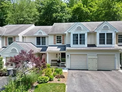 295 Commons Dr, Oakmont, PA 15139