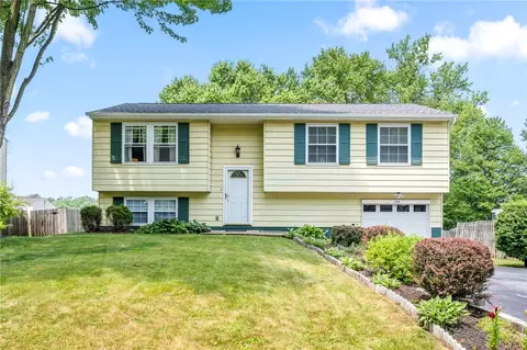 146 Pinehurst Dr, Freedom, PA 15042
