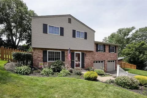 1252 Sun Ridge Dr, Pittsburgh, PA 15241