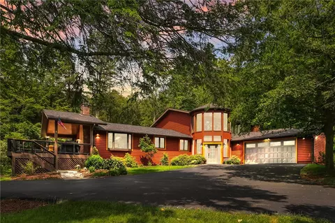 444 Peninsula Dr, Central City, PA 15926
