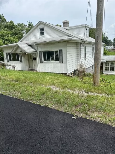 202 Russie Ave, Bentleyville, PA 15314