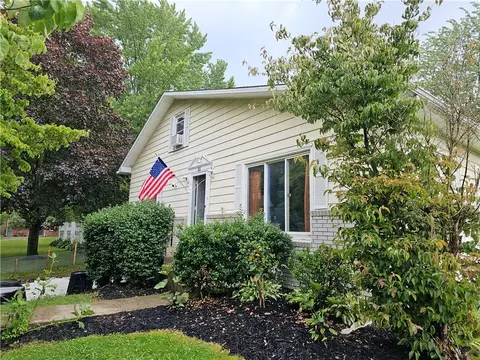 300 Park St, Mercer, PA 16137