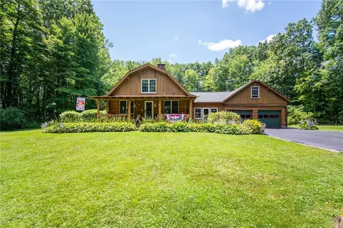 200 Log House Ln, Edinburg, PA 16116
