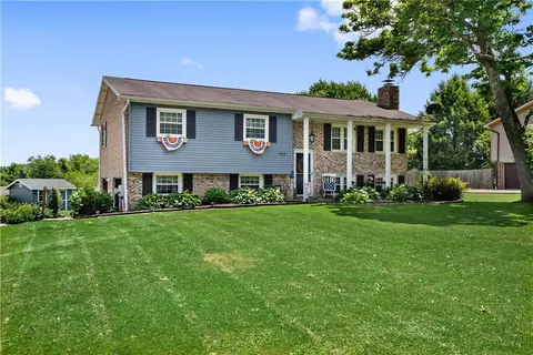 152 Sunview Dr, Beaver Falls, PA 15010