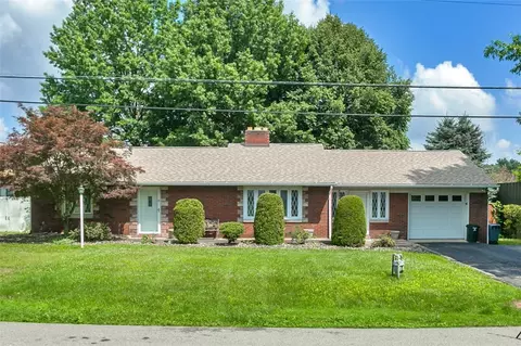 15 Franklin Dr, Belle Vernon, PA 15012