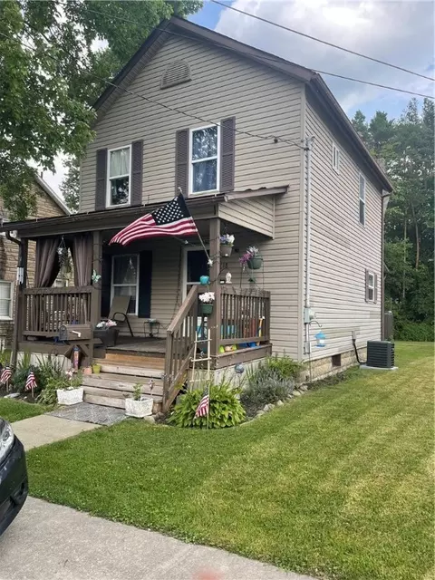 18 Brockway Ave, Greenville, PA 16125