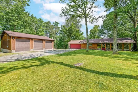 176 Horseshoe Bnd, Acme, PA 15610