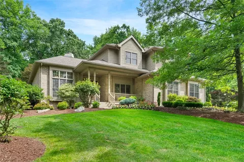 1236 Oak Hill Dr, Pittsburgh, PA 15239