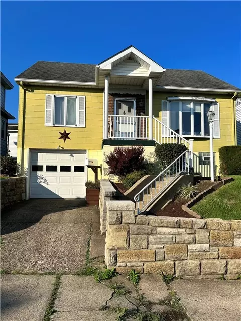 28 Wayne St, Uniontown, PA 15401