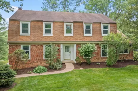 221 King Richard Dr, Mcmurray, PA 15317