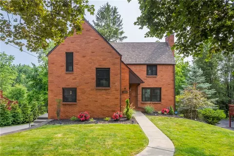 1014 Greenlawn Dr, Pittsburgh, PA 15216