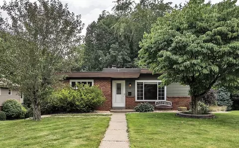 22 Winslow Dr, Pittsburgh, PA 15229