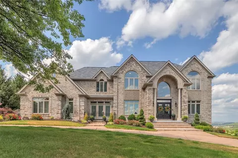 1055 Old Orchard Dr, Gibsonia, PA 15044