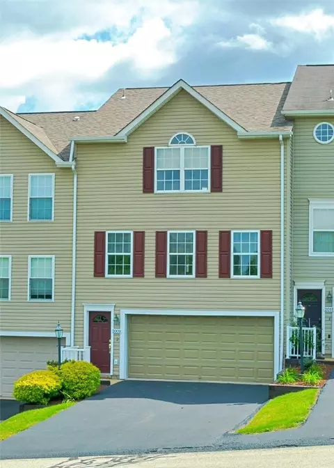 2009 Trail Side Ct, Jeannette, PA 15644