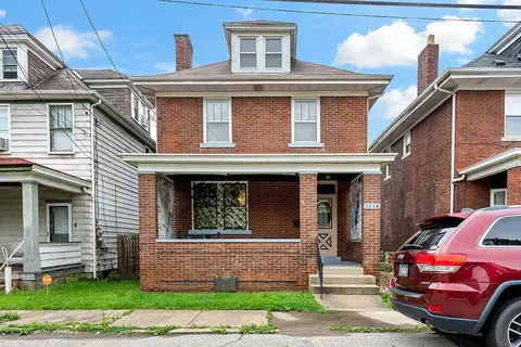 1218 Holmes St, Mckees Rocks, PA 15136