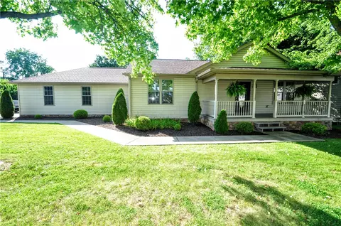 1620 Charlton Heights Rd, Coraopolis, PA 15108