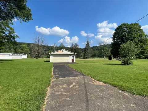 137 Fourth St, Confluence, PA 15424