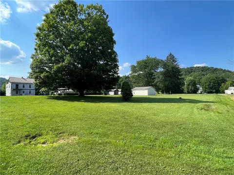 137 Fourth St, Confluence, PA 15424 photo 4