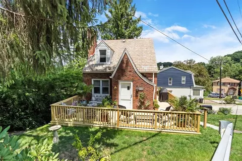 500 Center Ave, West View, PA 15229