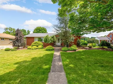 1123 Country Club Rd, Monongahela, PA 15063