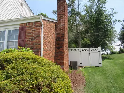18 Cambridge Dr, Irwin, PA 15642 photo 7