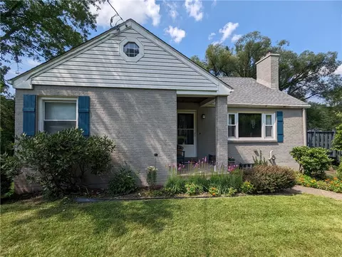 517 Locust Valley Rd, Greensburg, PA 15601
