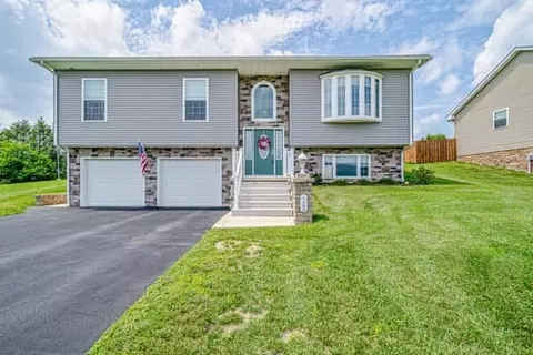 122 Grand View Dr, Derry, PA 15671