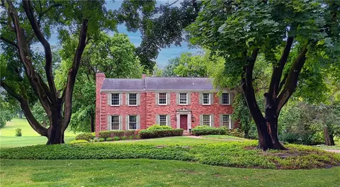1579 King Charles Dr, Pittsburgh, PA 15237