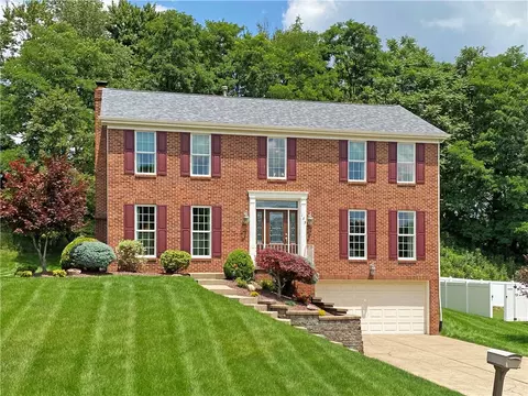 173 Stonewood Dr, Bethel Park, PA 15102
