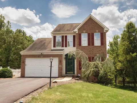 208 Blossom Ct, New Kensington, PA 15068