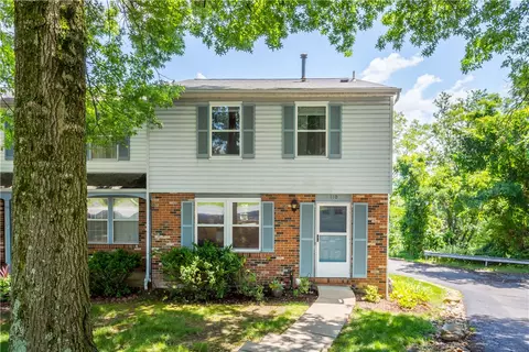 110 E Russets Cir, Bridgeville, PA 15017